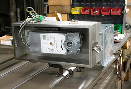 Electric actuator installed on a damper